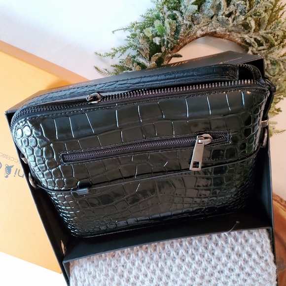 Gianni Conti Italian Black Leather Crocodile Print Crossbody Purse & Scarf Set - Picture 4 of 10